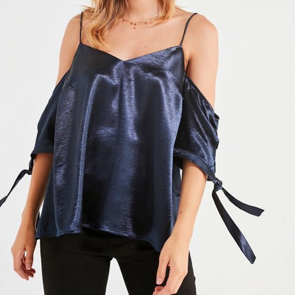 💙NWT💙 Off Shoulder Top